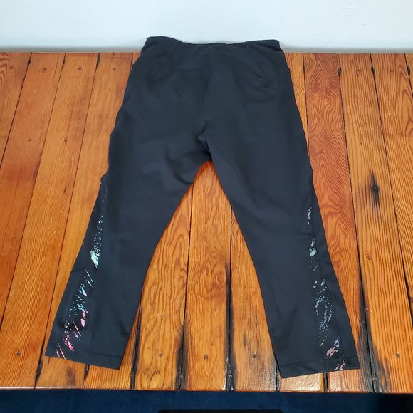 Kirkland Signature Cropped Leggings Size Medium - Picture 4 of 5